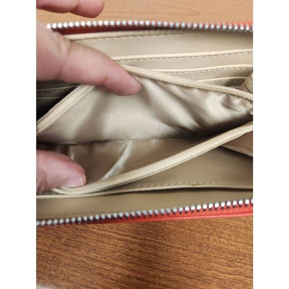 Guess Wallet Red Zip Around Baldwin Park EUC (R) - Picture 13 of 16